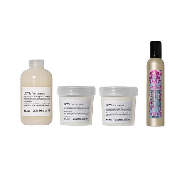 Set pentru parul cret sau ondulat love curl - sampon 250ml, balsam 250ml, masca 250ml, spuma 250ml